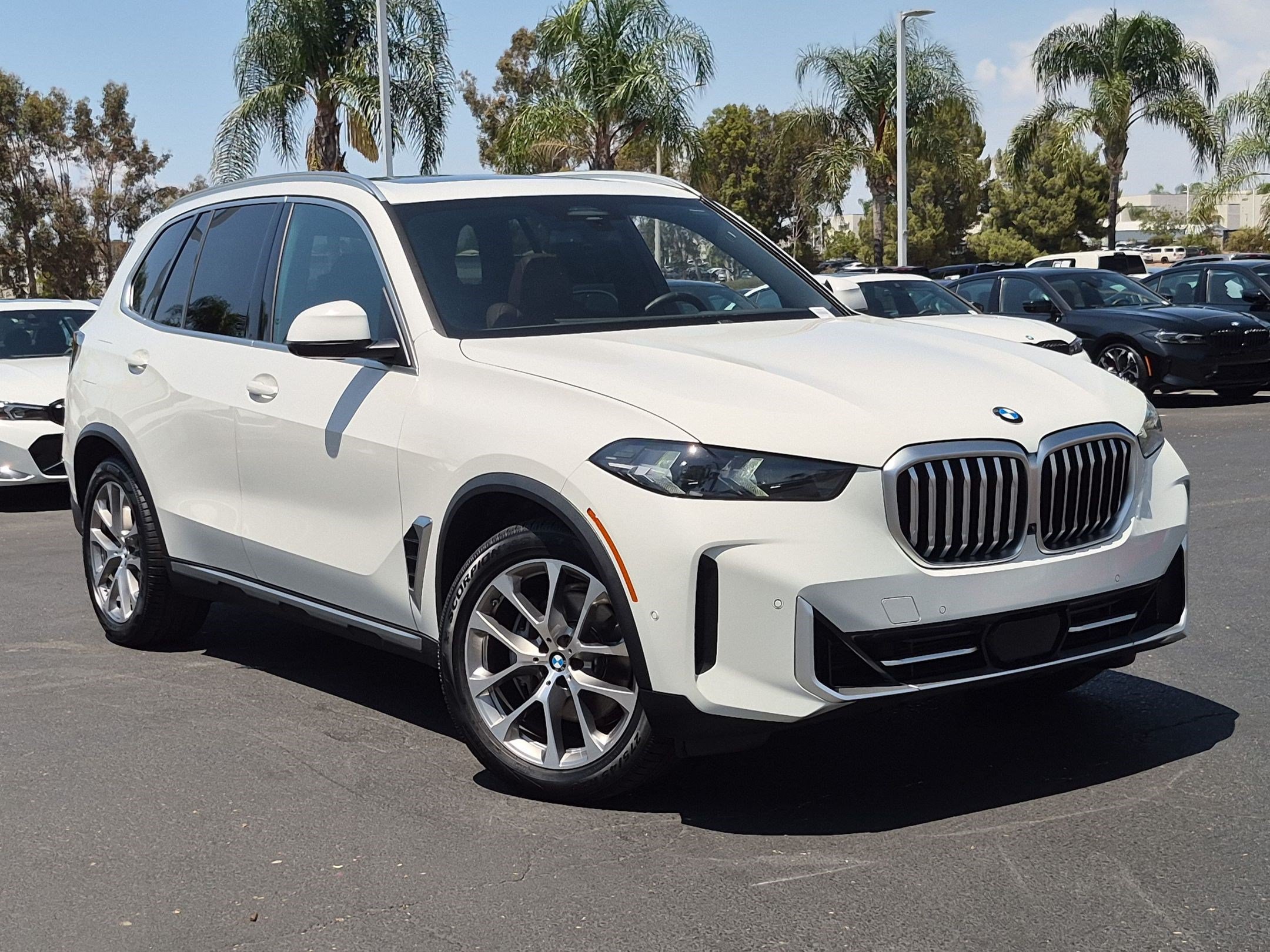 Used 2024 BMW X5 xDrive40i w/ Parking Assistance Package AWD/4WD image 2