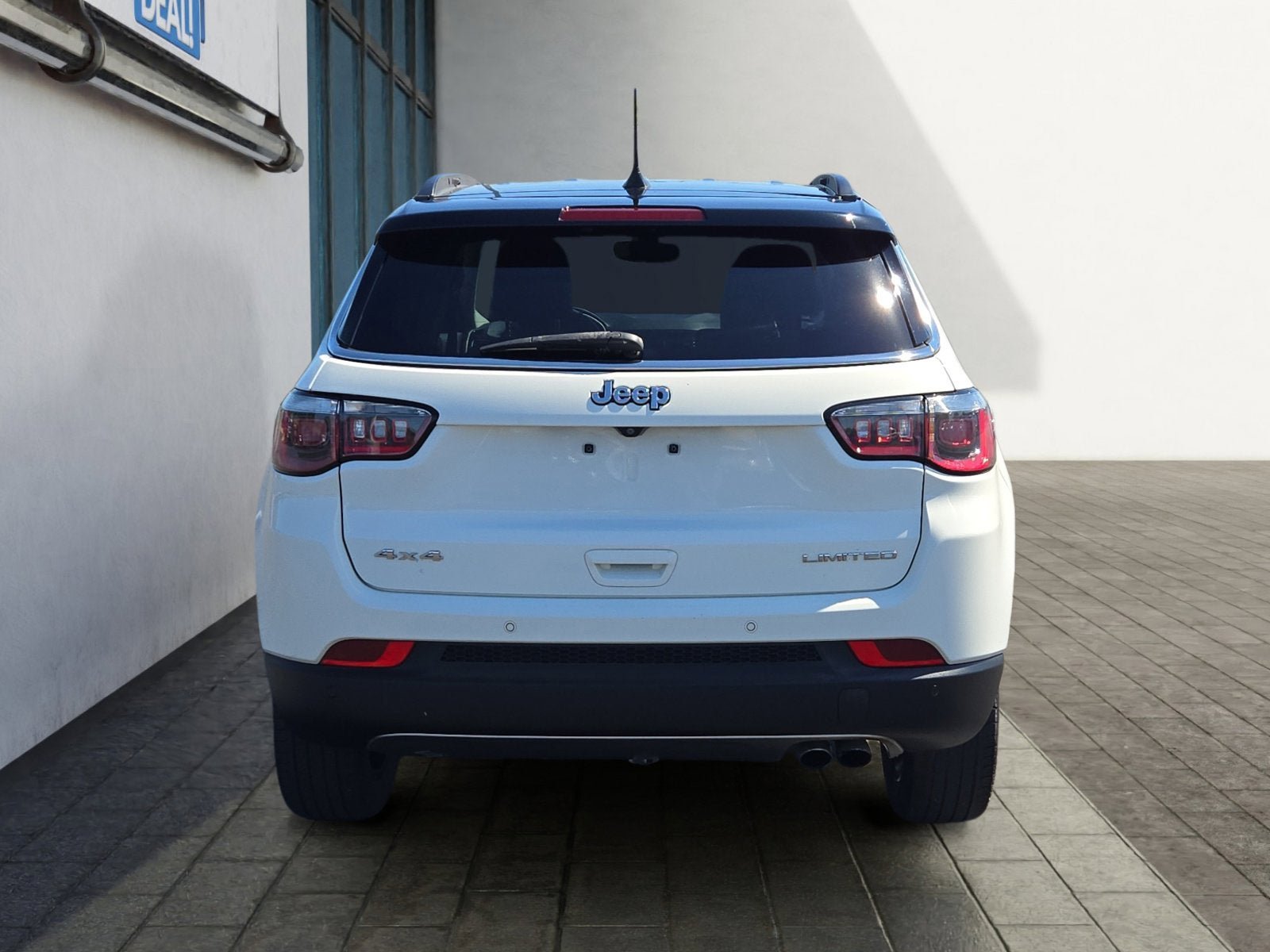 Used 2019 Jeep Compass Limited w/ Safety & Security Group AWD/4WD image 4