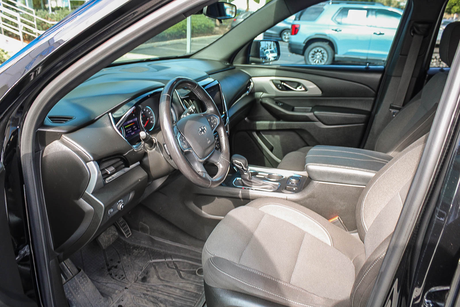 Used 2022 Chevrolet Traverse LT FWD image 19