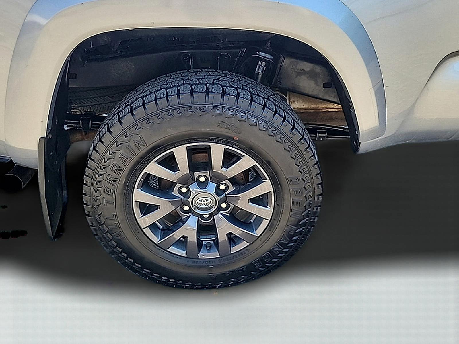 Used 2021 Toyota Tacoma SR5 AWD/4WD image 9
