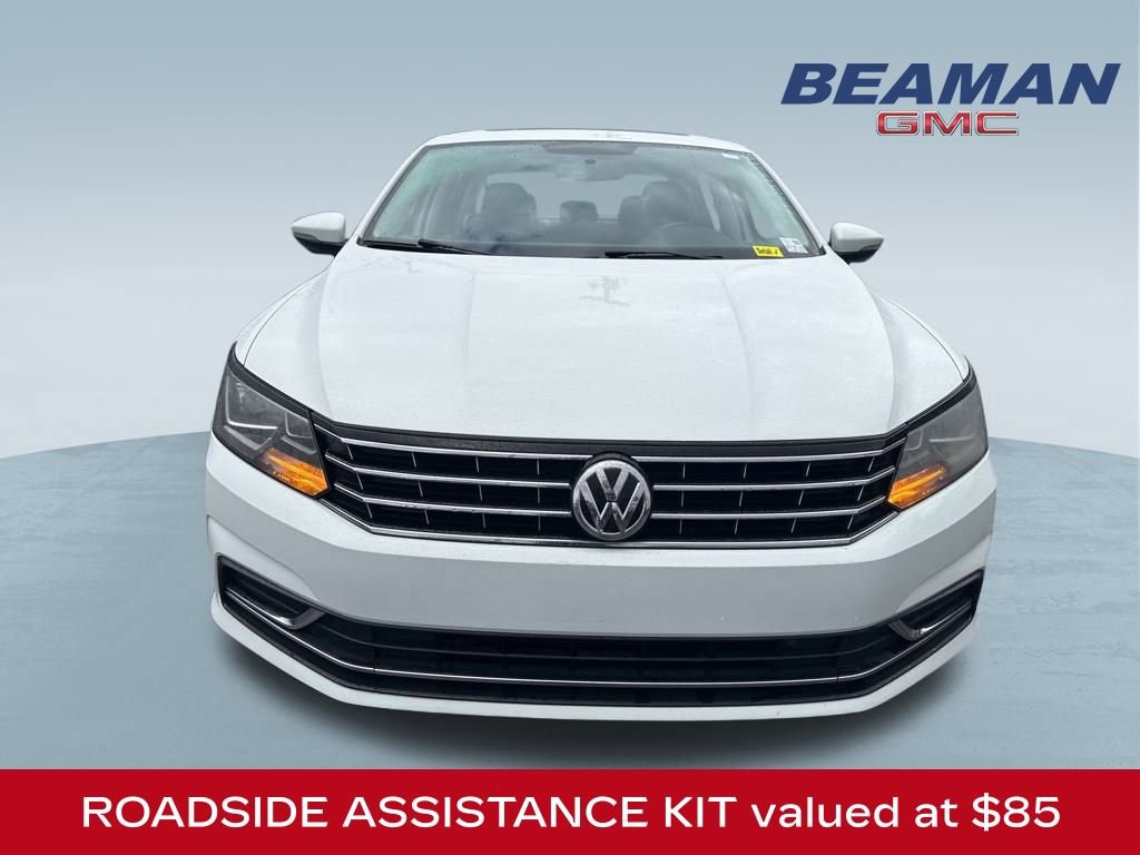 Used 2018 Volkswagen Passat 2.0T SE image 2