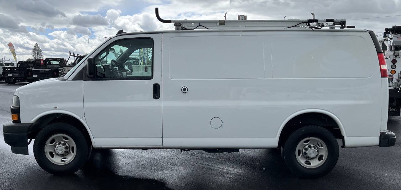 Used 2018 Chevrolet Express 2500 w/ Driver Convenience Package RWD image 8