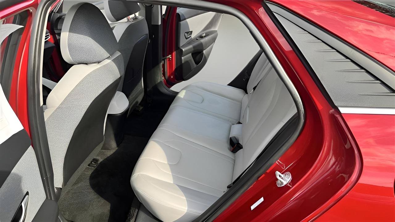 Used 2023 Hyundai Elantra Limited w/ Cargo Package FWD image 12