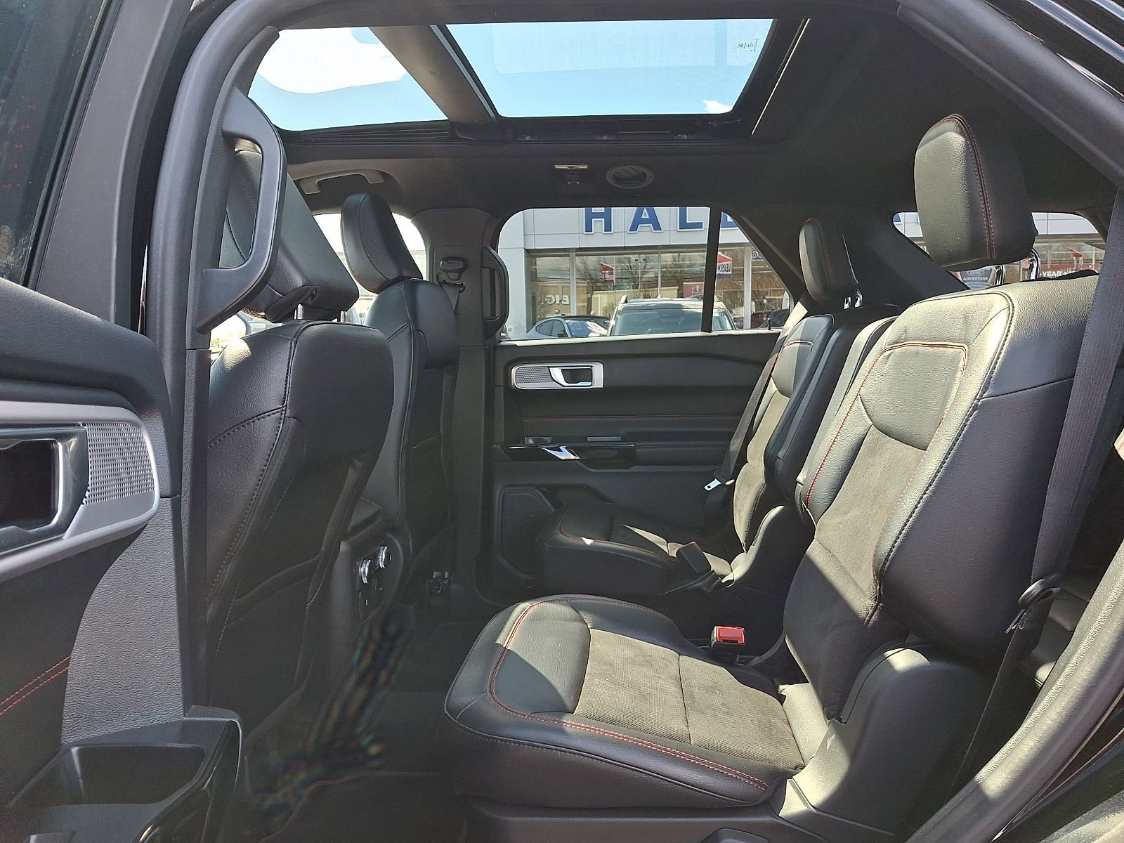 Used 2022 Ford Explorer ST-Line w/ Class IV Trailer Tow Package image 11