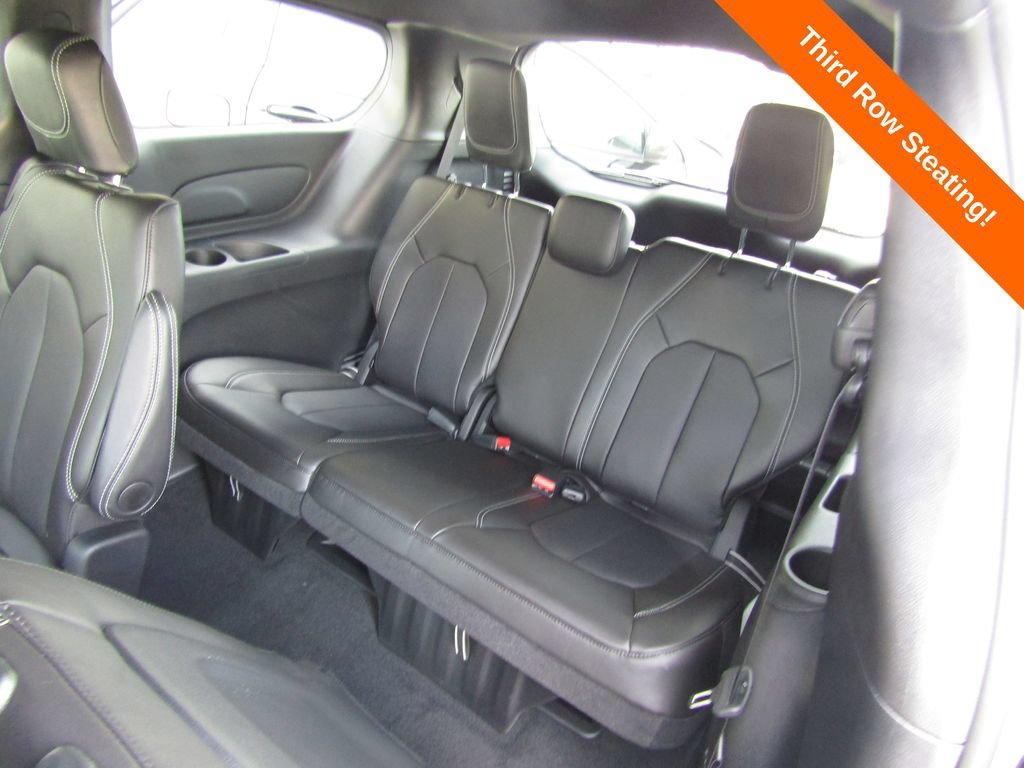 New 2027 Chrysler Pacifica Select FWD image 17