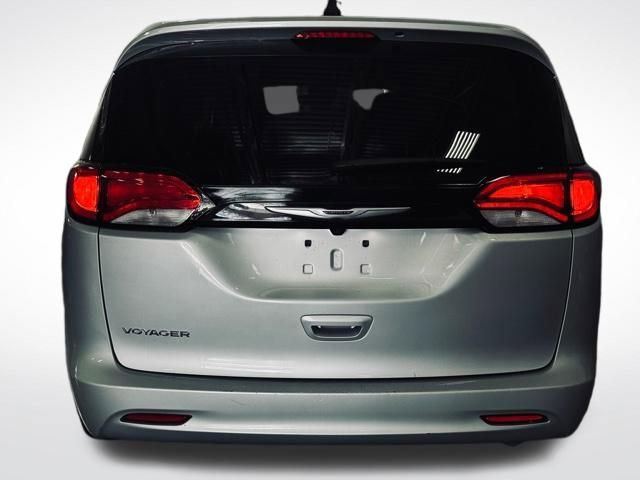 Used 2023 Chrysler Voyager LX image 8