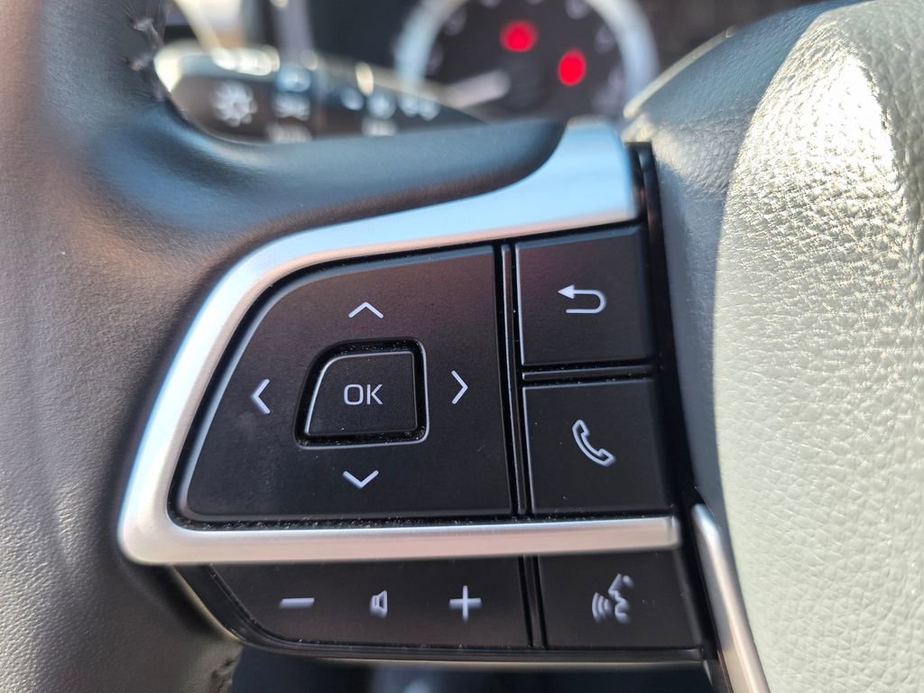 Used 2023 Toyota Highlander LE AWD/4WD image 27