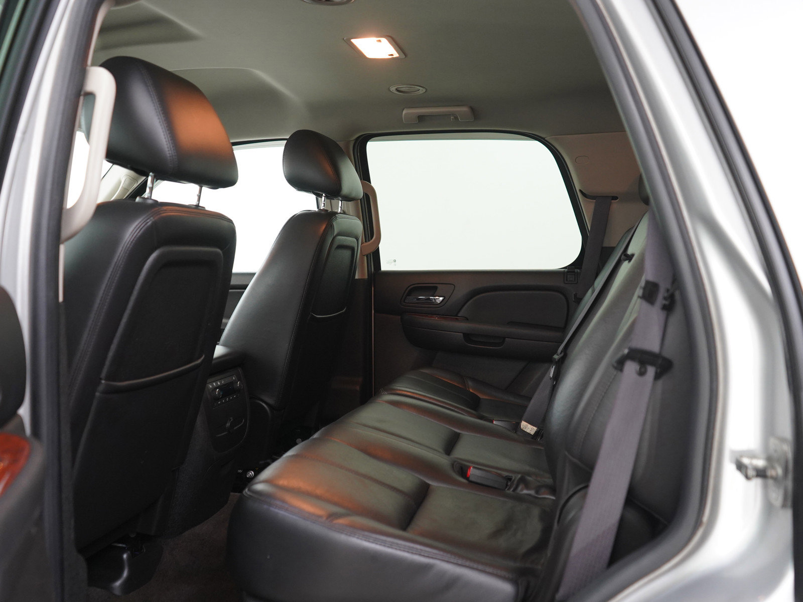 Used 2010 GMC Yukon SLT w/ SLT-2 Equipment Package AWD/4WD image 20