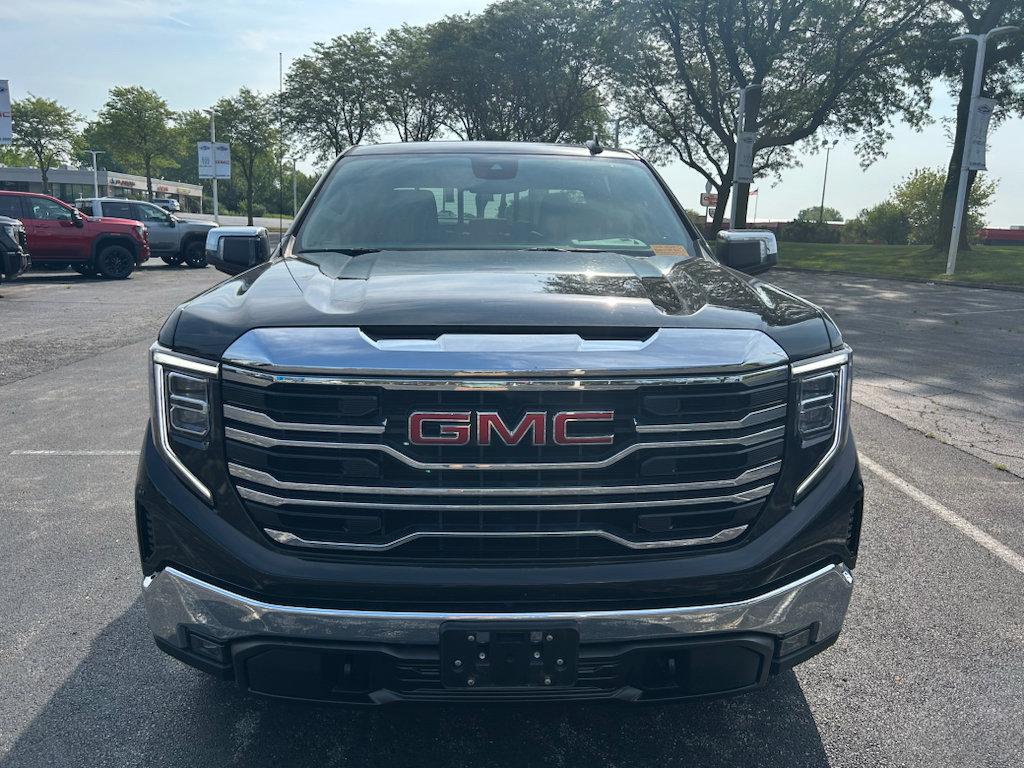 Used 2022 GMC Sierra 1500 SLT w/ SLT Convenience Package AWD/4WD image 2