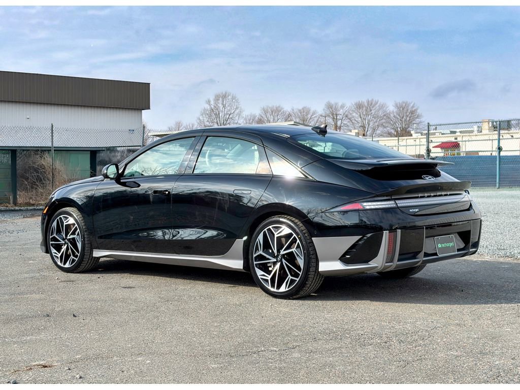 Used 2023 Hyundai Ioniq 6 Limited image 2