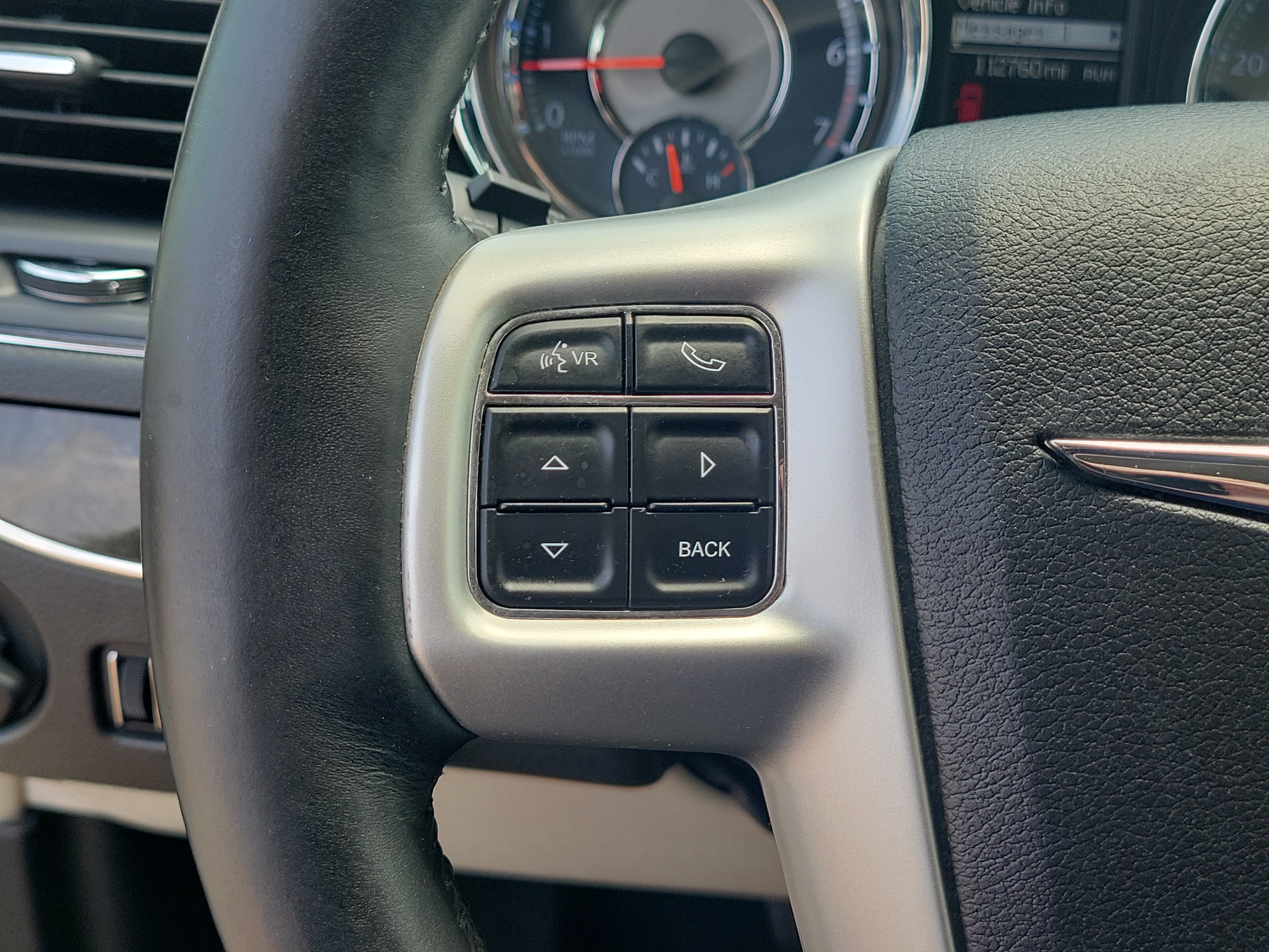 Used 2015 Chrysler Town & Country Touring-L w/ Driver Convenience Group FWD image 23