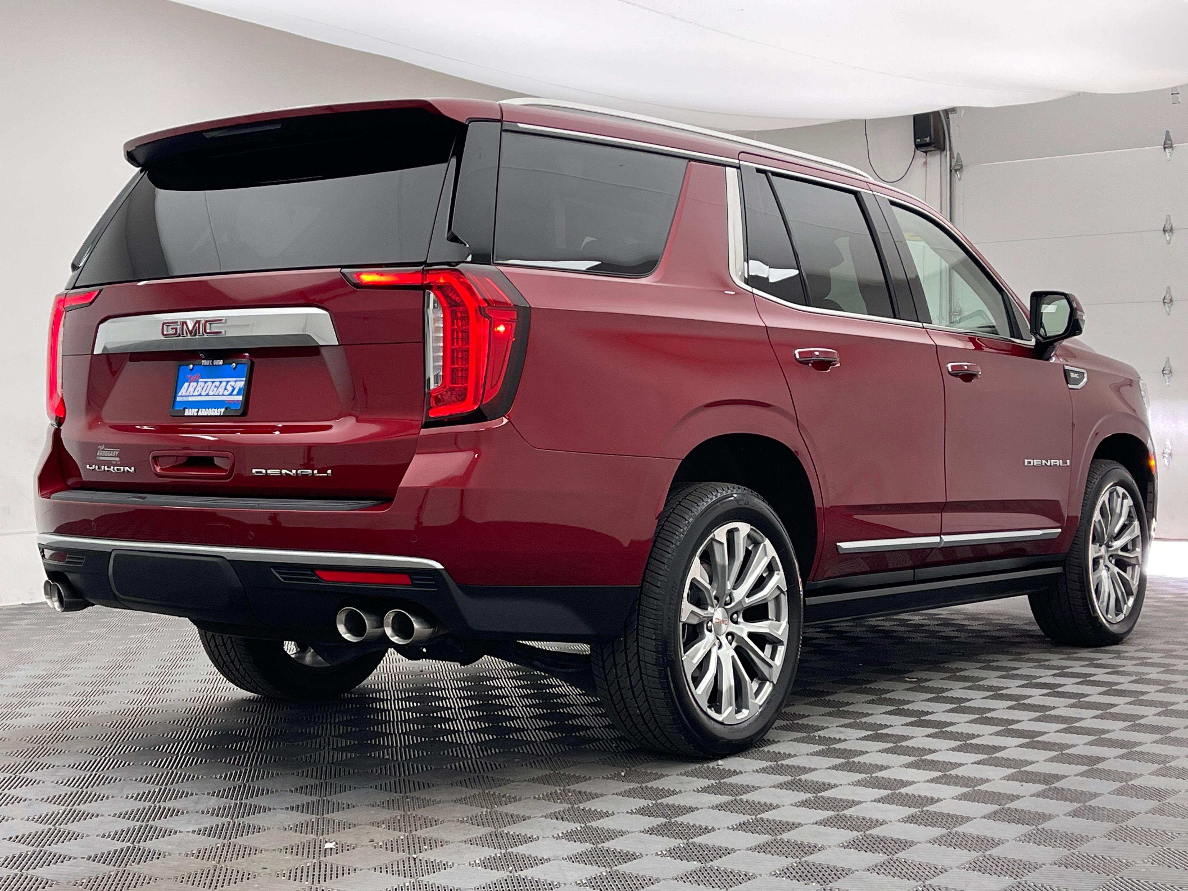 Used 2024 GMC Yukon Denali AWD/4WD image 9