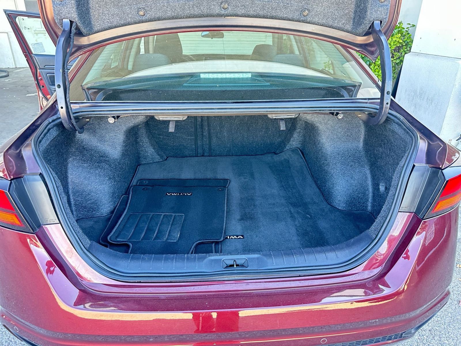 Used 2024 Nissan Altima 2.5 SV image 31