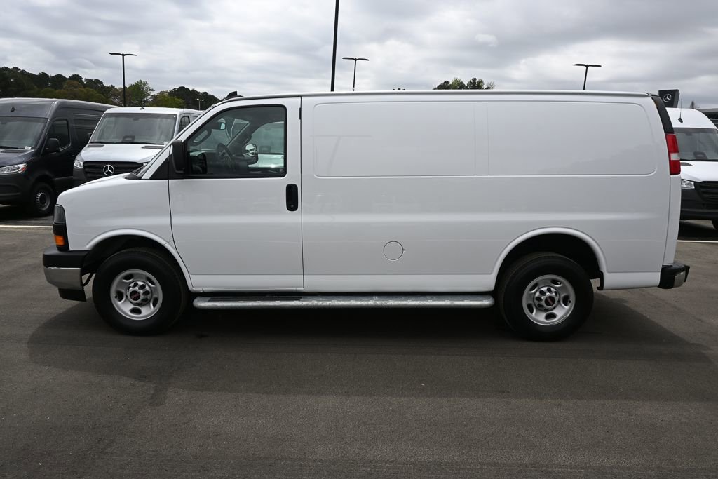 Used 2024 GMC Savana 2500 w/ Driver Convenience Package image 3