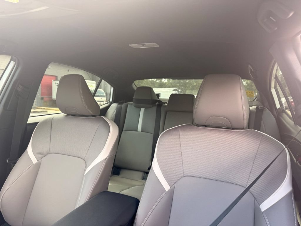 Used 2025 Toyota Camry SE FWD image 8