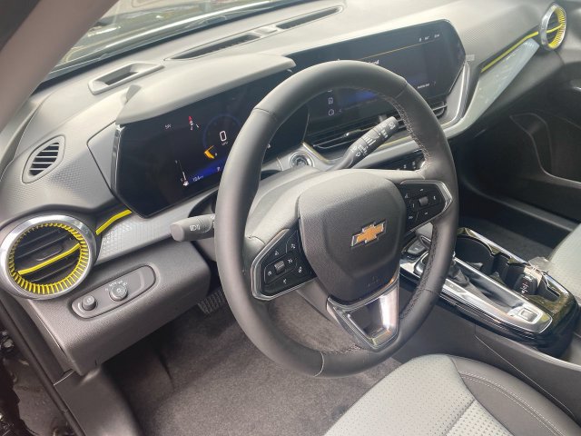 Used 2026 Chevrolet Trax LT w/ Driver Confidence Package FWD image 14