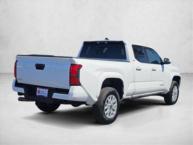 Used 2025 Toyota Tacoma SR5 AWD/4WD image 5