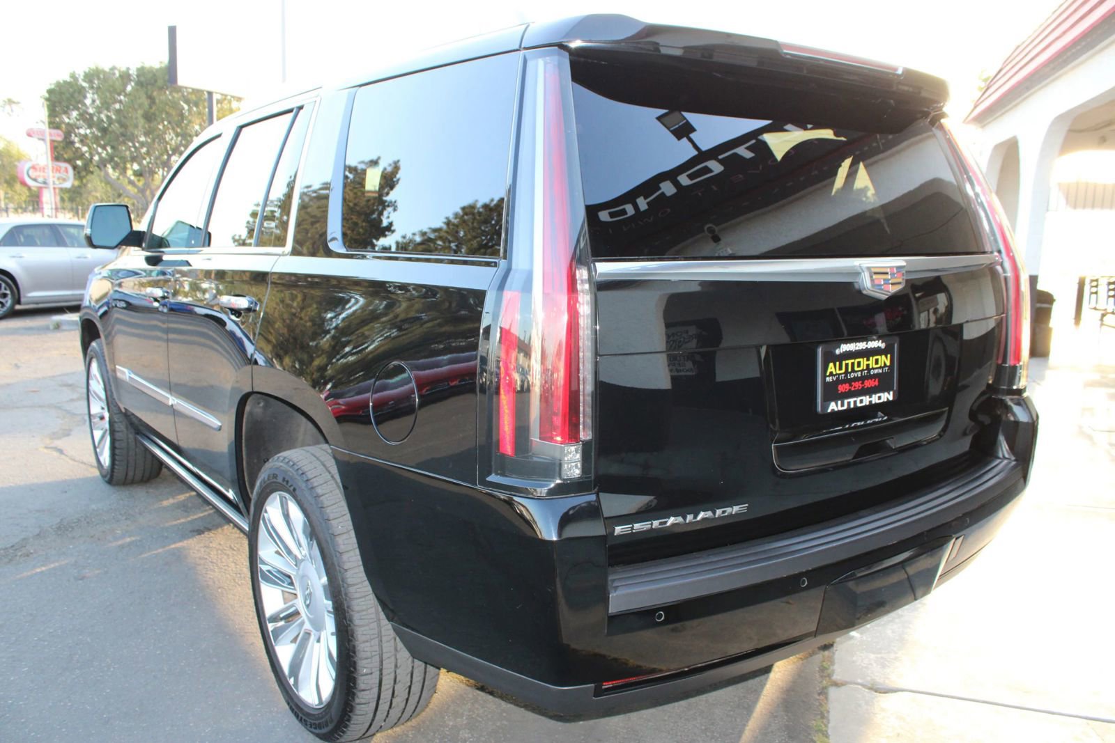 Used 2016 Cadillac Escalade Platinum AWD/4WD image 41