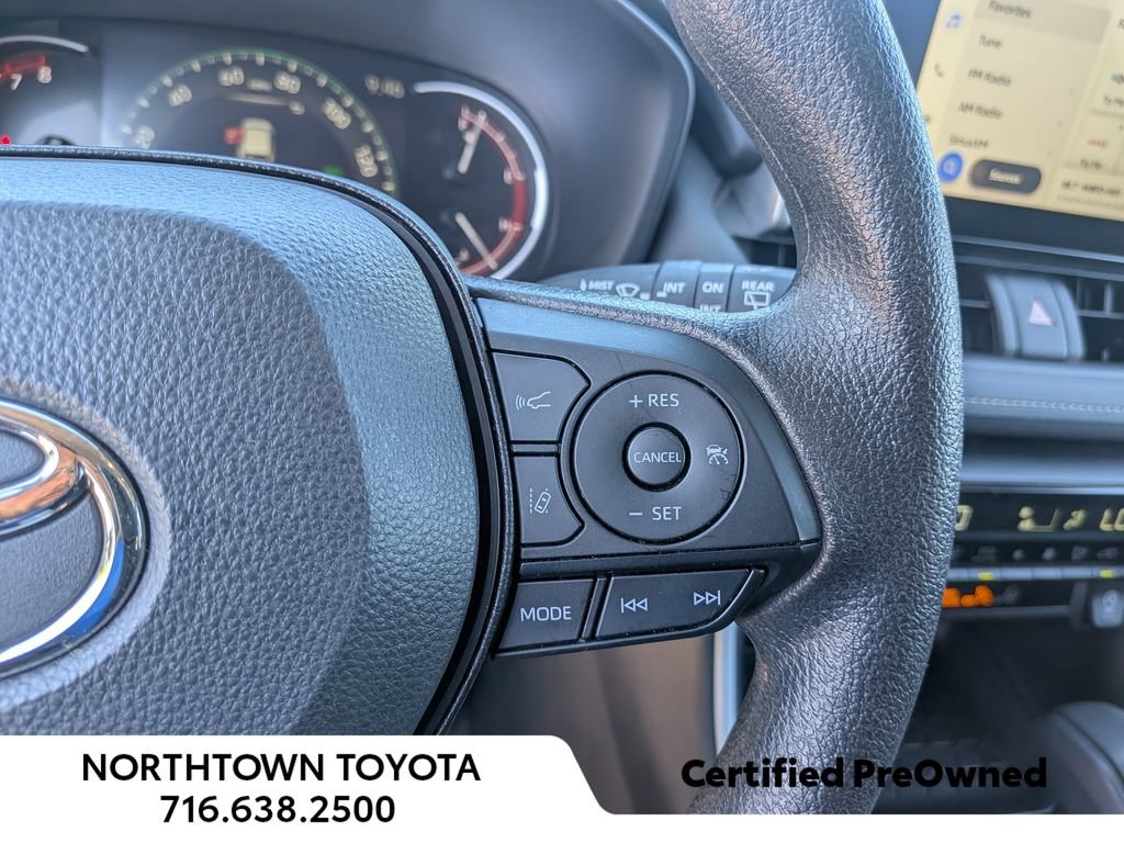 Used 2025 Toyota RAV4 XLE AWD/4WD image 26