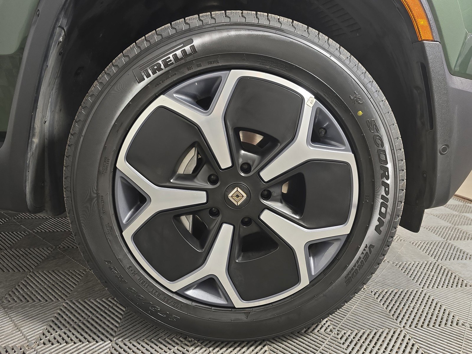 Used 2024 Rivian R1S Adventure AWD/4WD image 12