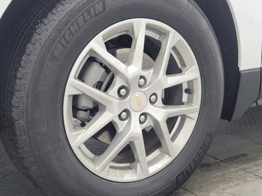 Used 2024 Chevrolet Equinox LT w/ LPO, Floor Liner Package FWD image 31