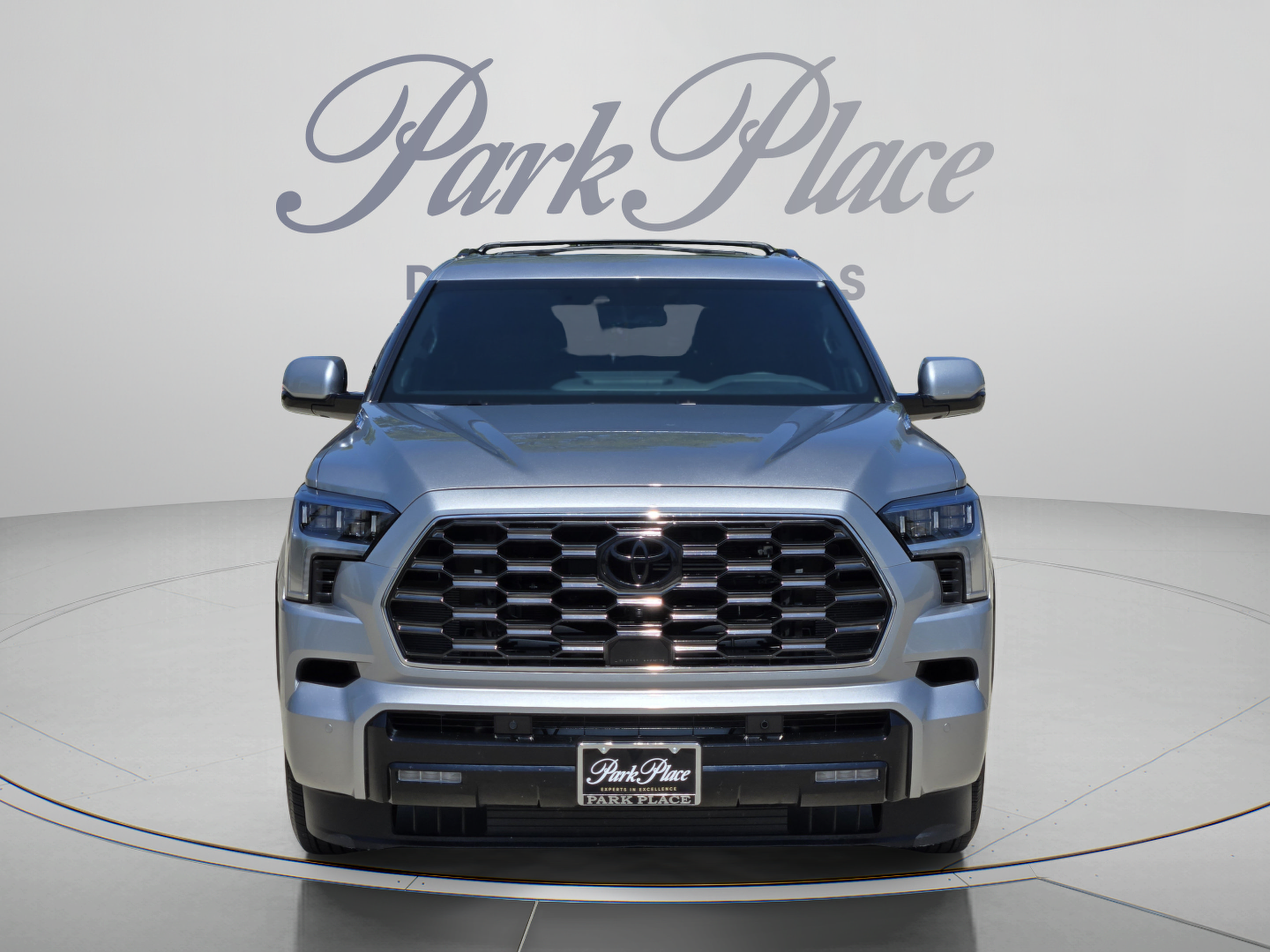 Used 2025 Toyota Sequoia Platinum AWD/4WD image 8