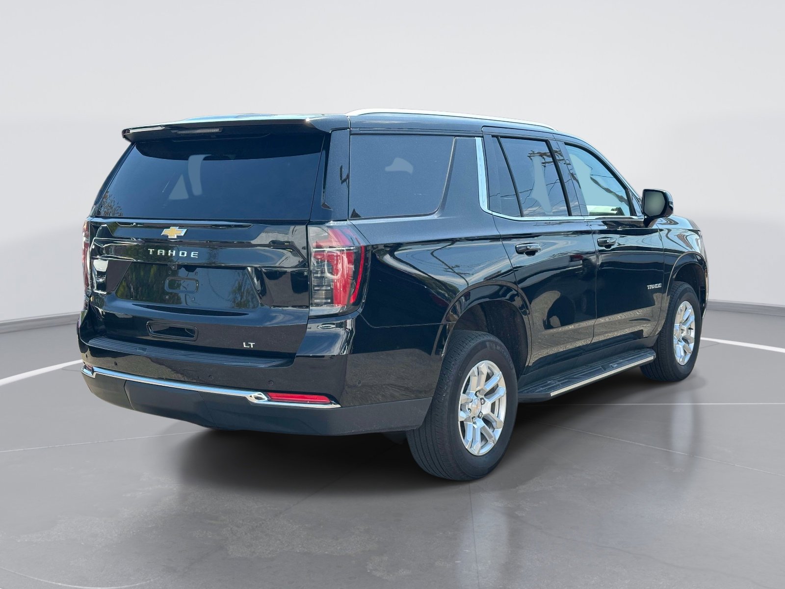 Used 2025 Chevrolet Tahoe LT AWD/4WD image 5