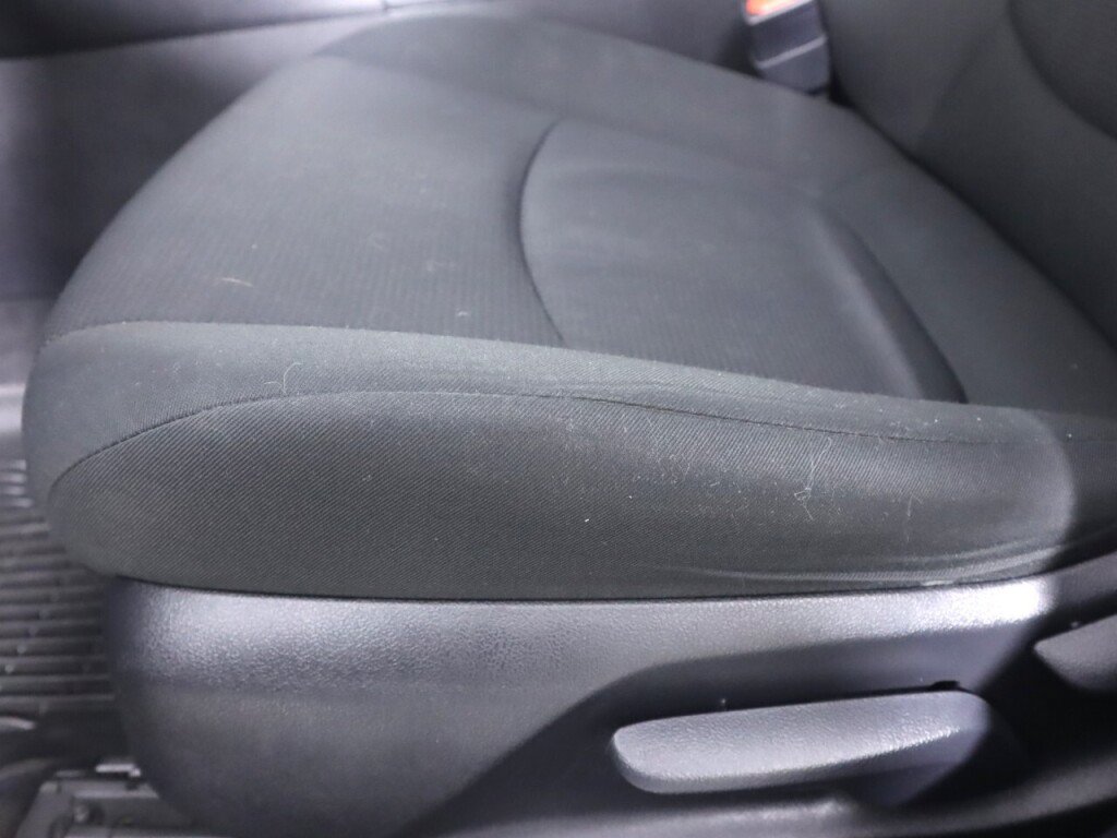 Used 2021 Toyota RAV4 LE FWD image 29