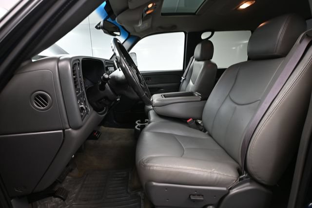 Used 2005 Chevrolet Silverado 2500 LS w/ Heavy-Duty Power Package AWD/4WD image 17