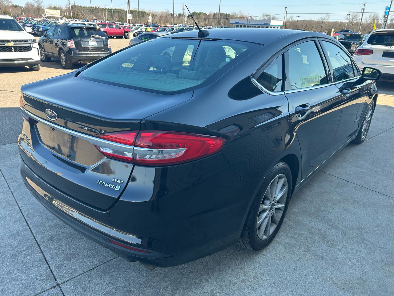 Used 2017 Ford Fusion SE image 5
