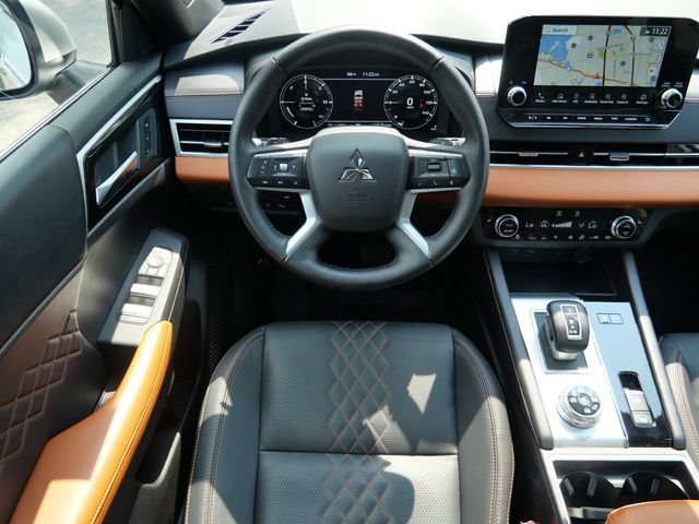 Used 2025 Mitsubishi Outlander SEL AWD/4WD image 12