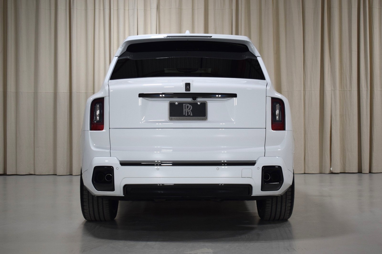 New 2026 Rolls-Royce Cullinan Black Badge image 11