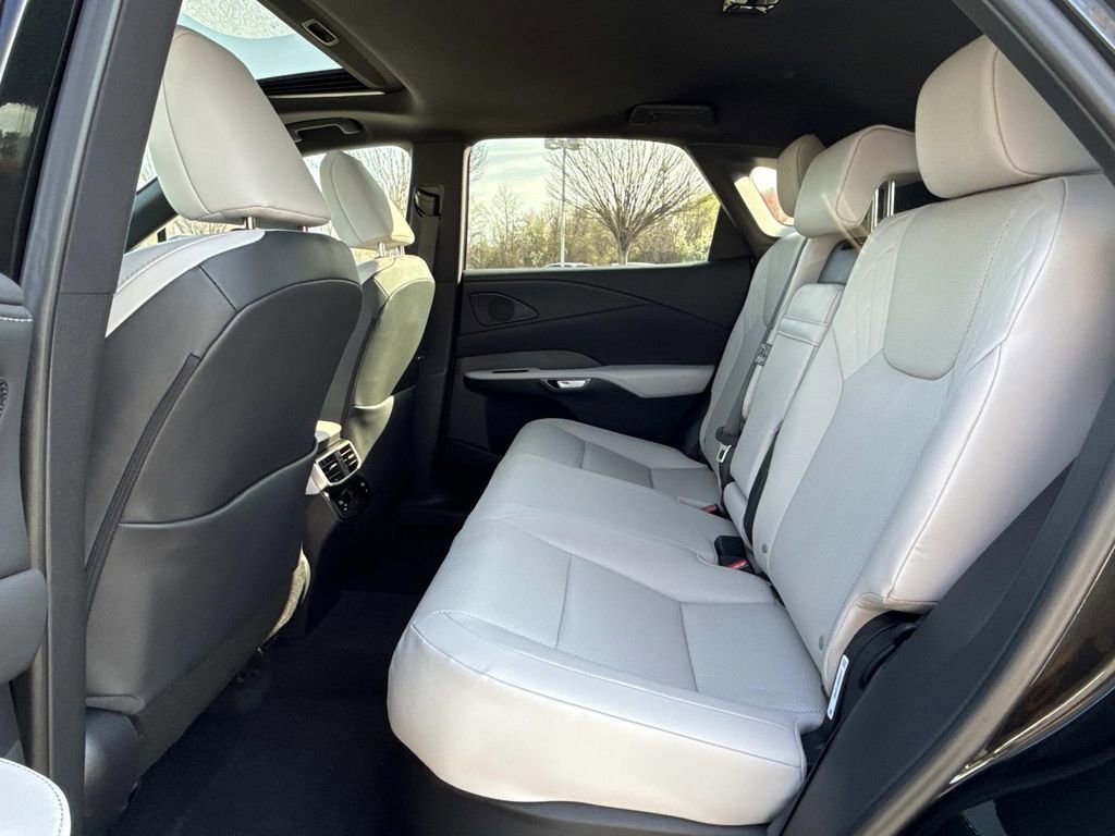 Used 2024 Lexus RX 350 Premium w/ Accessory Package (Z1) AWD/4WD image 19