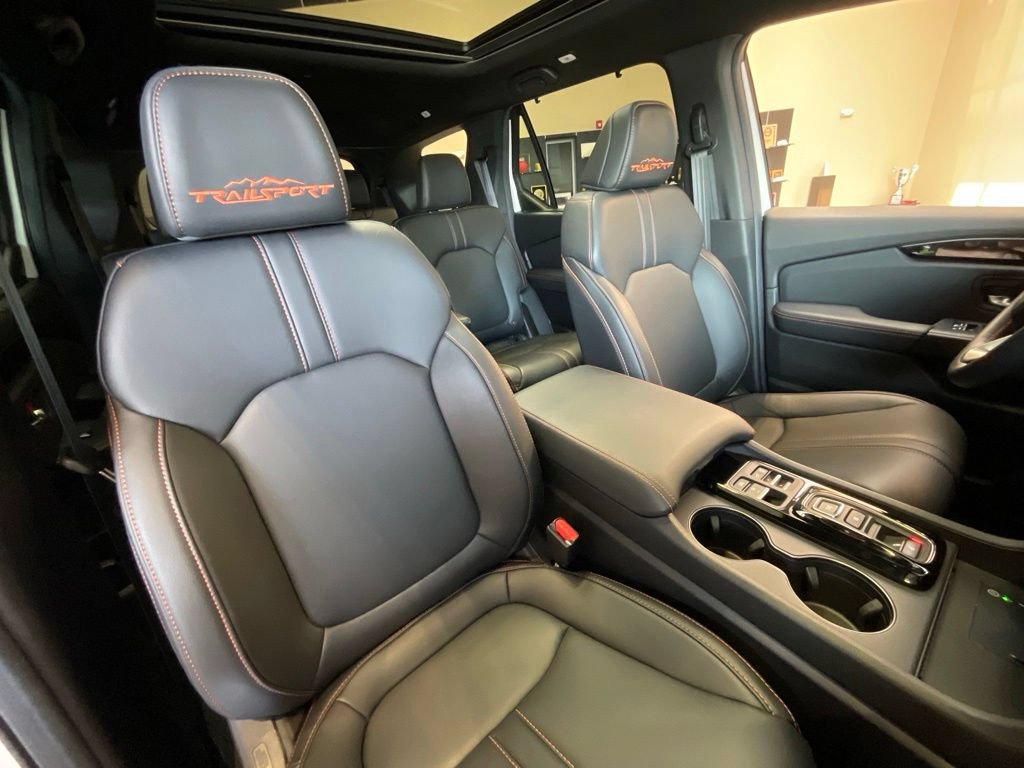 Used 2025 Honda Pilot TrailSport image 21