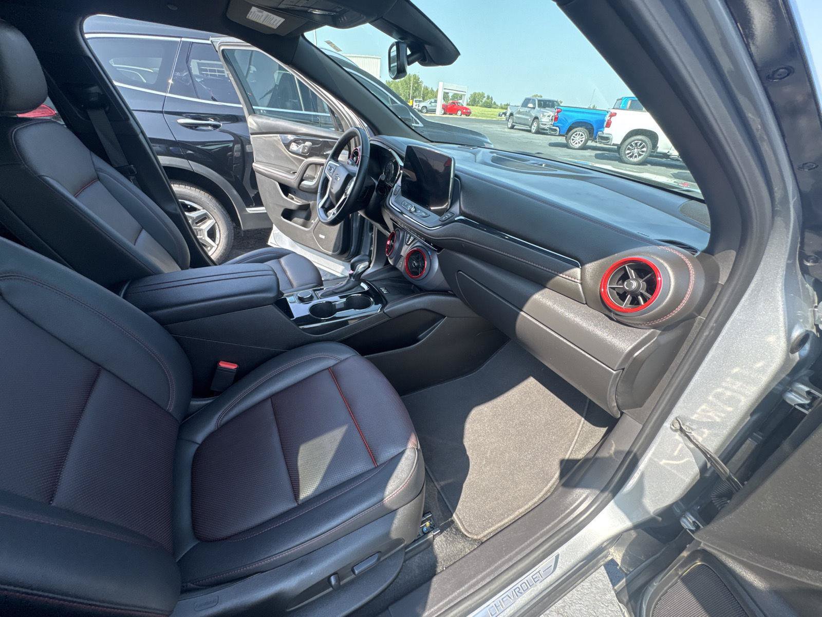 Used 2025 Chevrolet Blazer RS FWD image 17