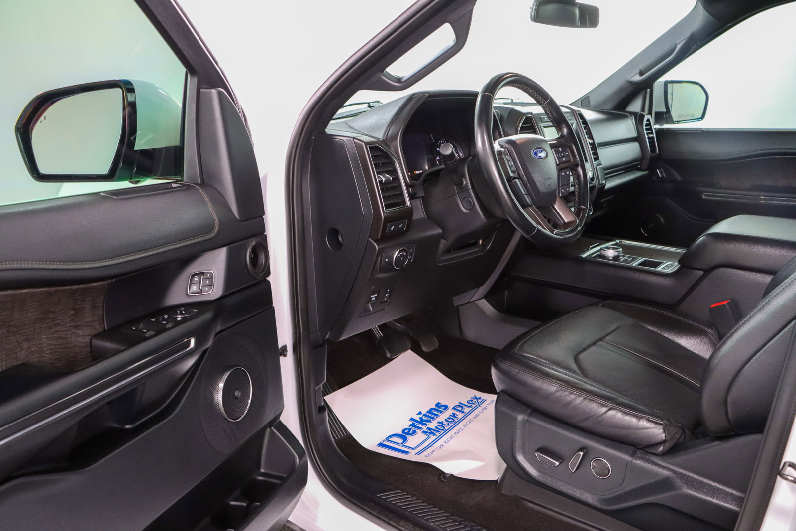 Used 2021 Ford Expedition Limited RWD image 3