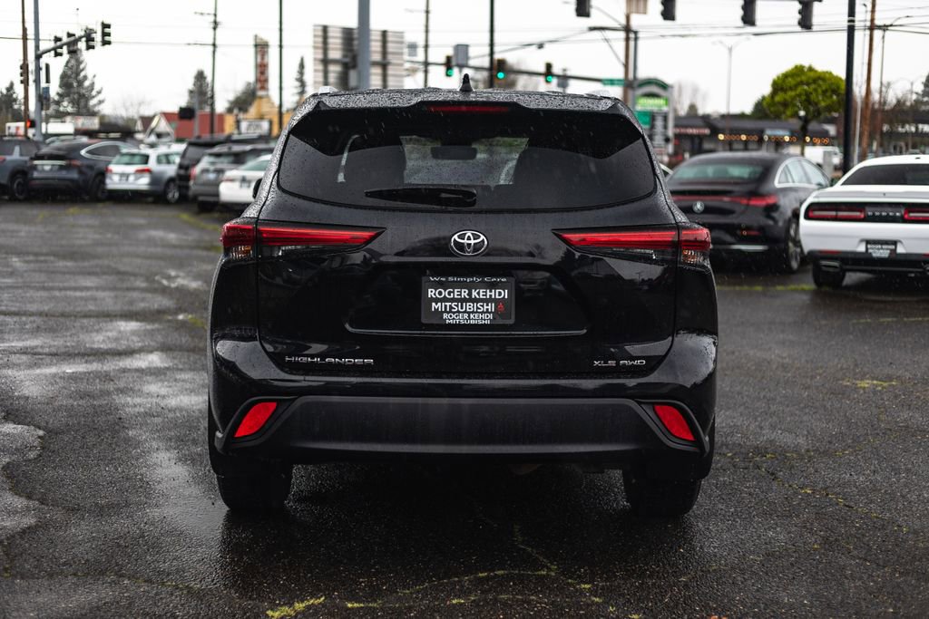 Used 2023 Toyota Highlander XLE image 11