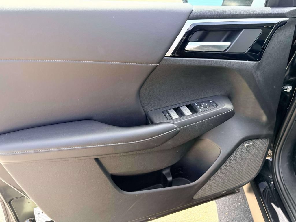Used 2025 Mitsubishi Outlander SE FWD image 17