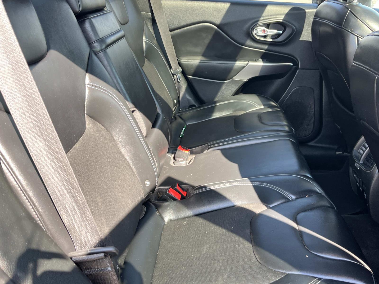 Used 2019 Jeep Cherokee Latitude Plus w/ Comfort/Convenience Group image 23