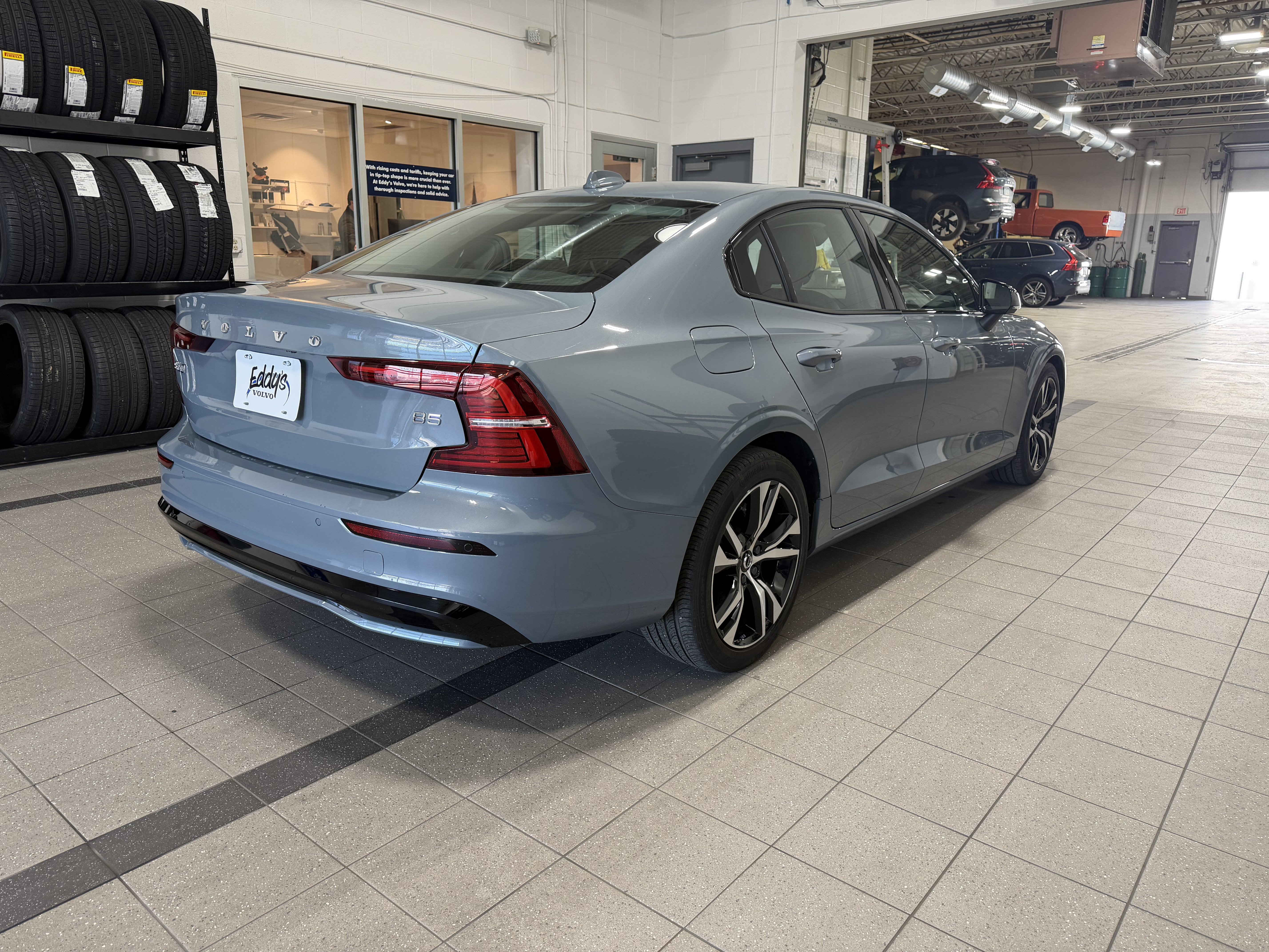 Used 2024 Volvo S60 B5 Core image 9