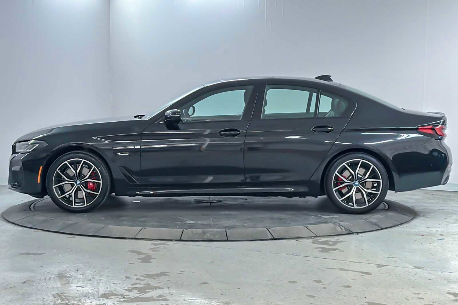 Used 2023 BMW 530e xDrive 530e xDrive w/ Premium Package image 5