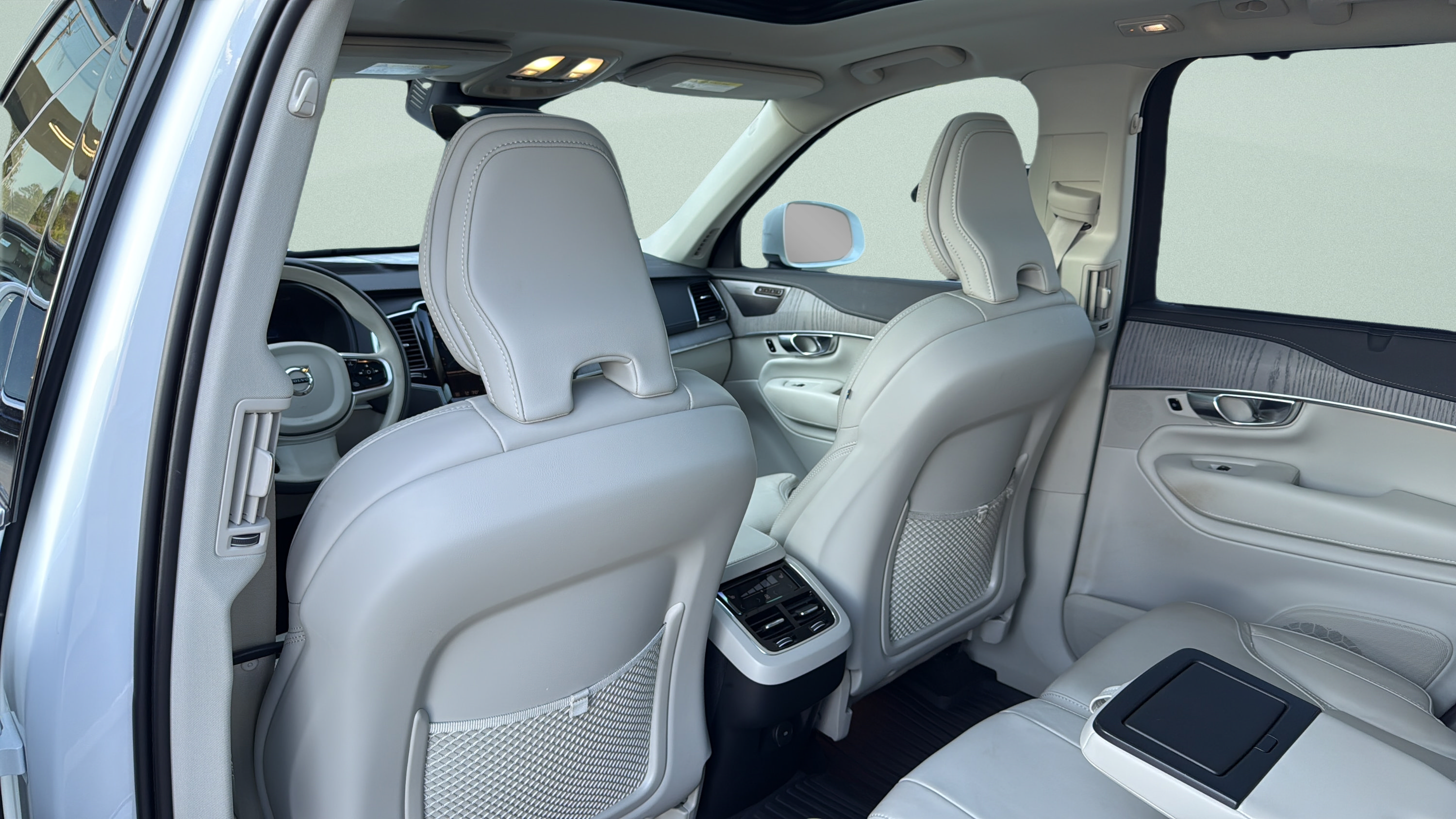 Used 2025 Volvo XC90 B6 Ultra w/ Protection Package AWD/4WD image 23