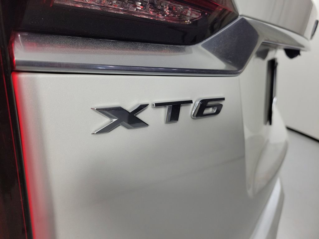 Certified 2024 Cadillac XT6 Luxury w/ LPO, Floor Liner Package image 6