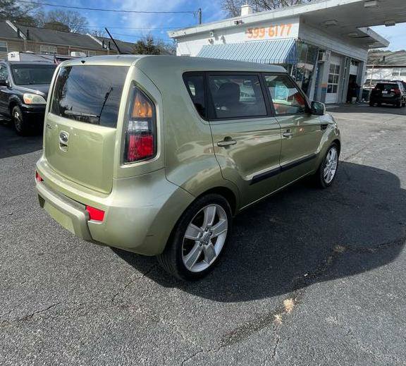 Used 2011 Kia Soul ! image 2