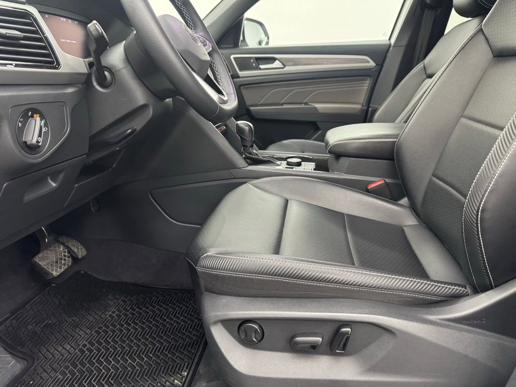 Used 2022 Volkswagen Atlas Cross Sport SE image 17