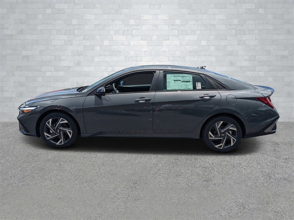 New 2025 Hyundai Elantra SEL image 8