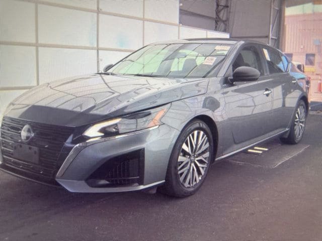 Used 2025 Nissan Altima 2.5 SV FWD image 3