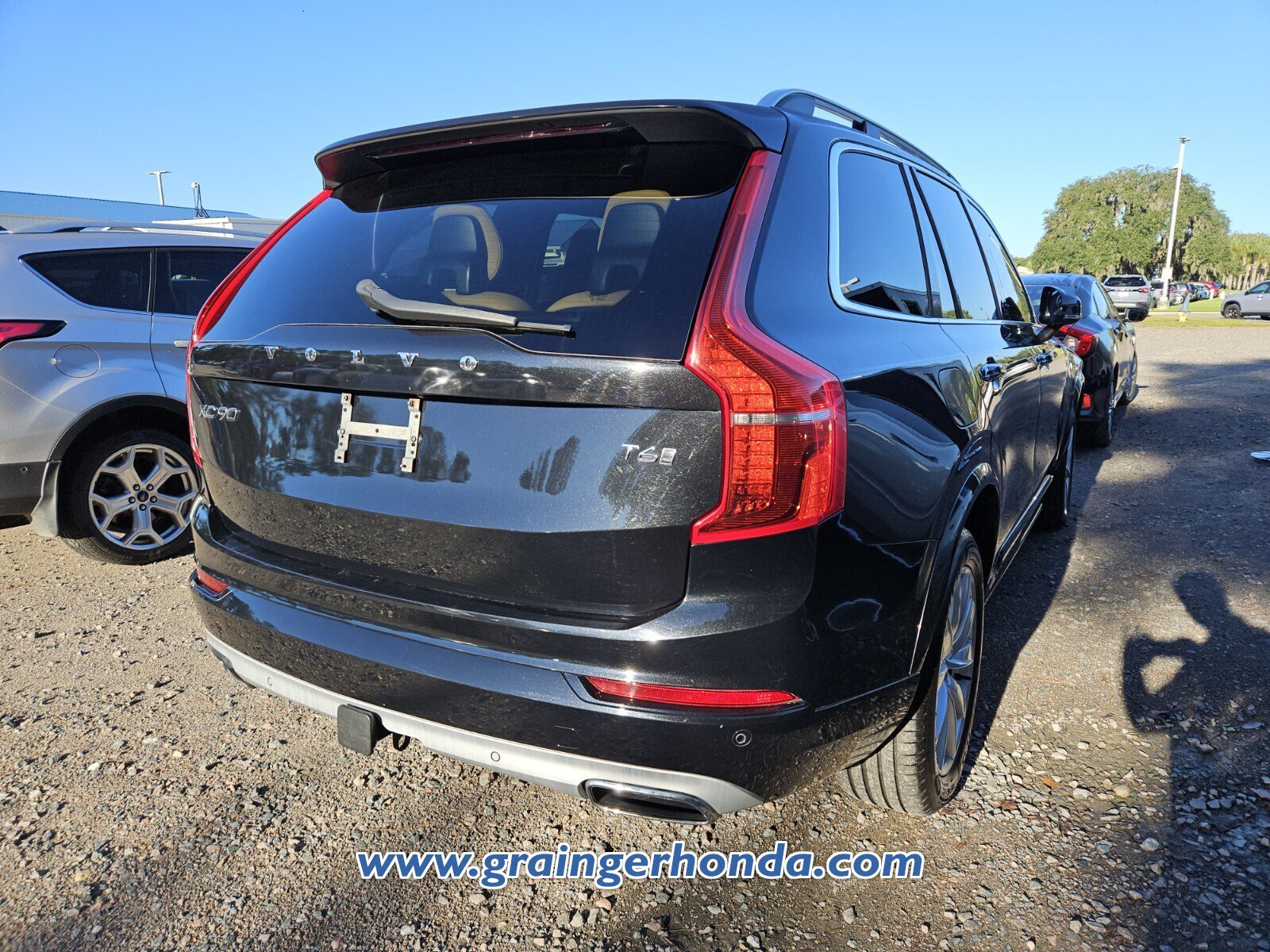 Used 2016 Volvo XC90 T6 Momentum w/ Momentum Plus Package AWD/4WD image 6