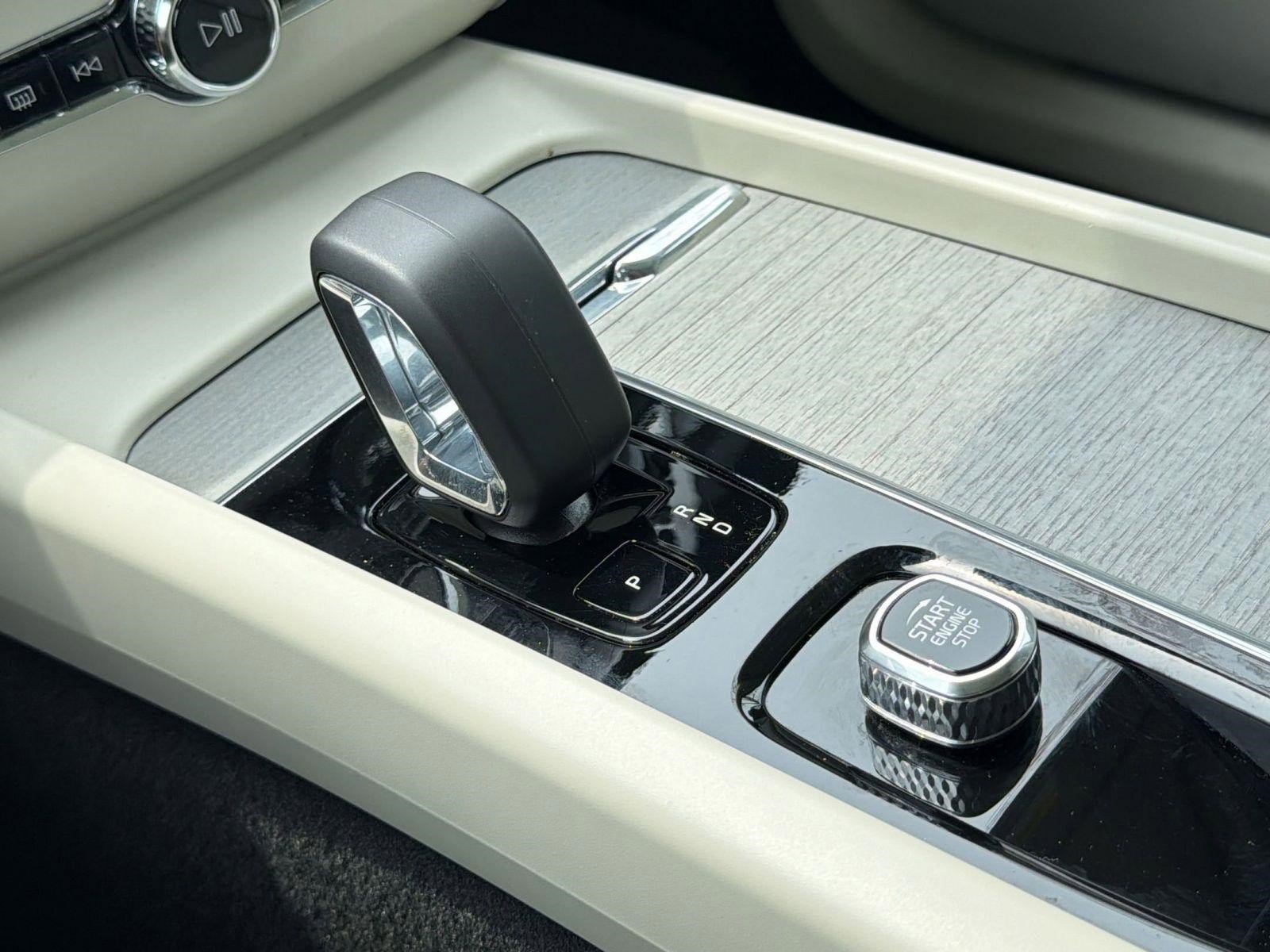 Certified 2024 Volvo XC60 B5 Plus w/ Protection Package Premier AWD/4WD image 19