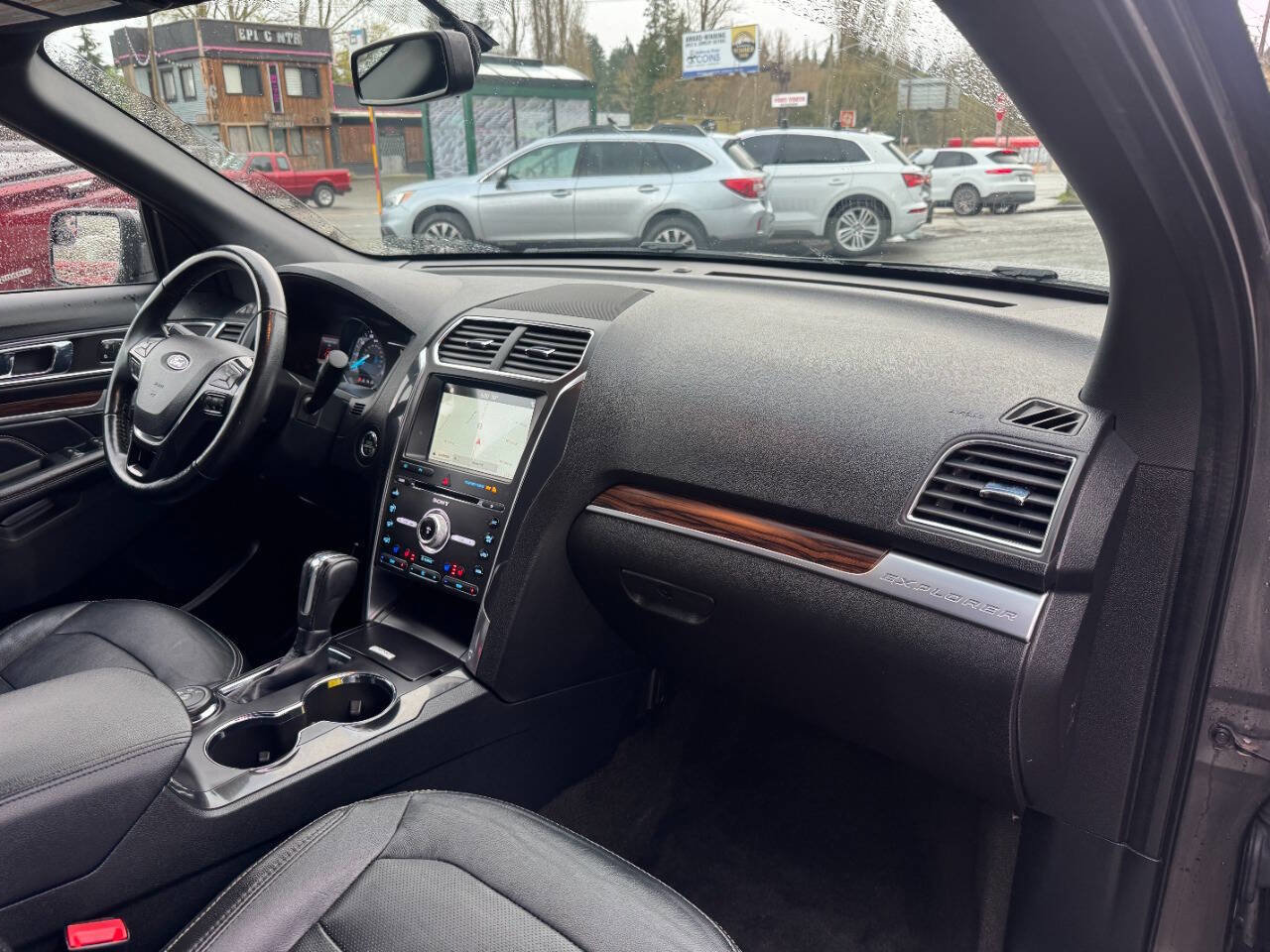 Used 2018 Ford Explorer Limited image 31